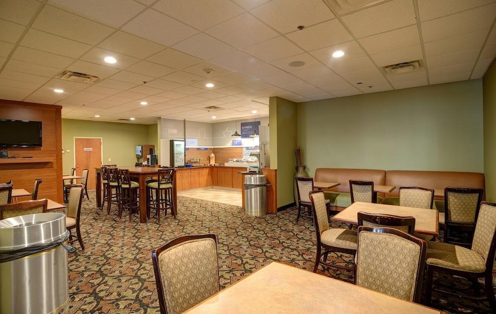 Holiday Inn Express La Plata By Ihg Екстериор снимка