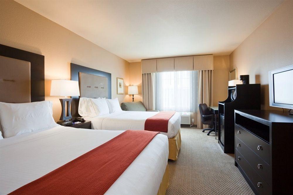 Holiday Inn Express La Plata By Ihg Стая снимка