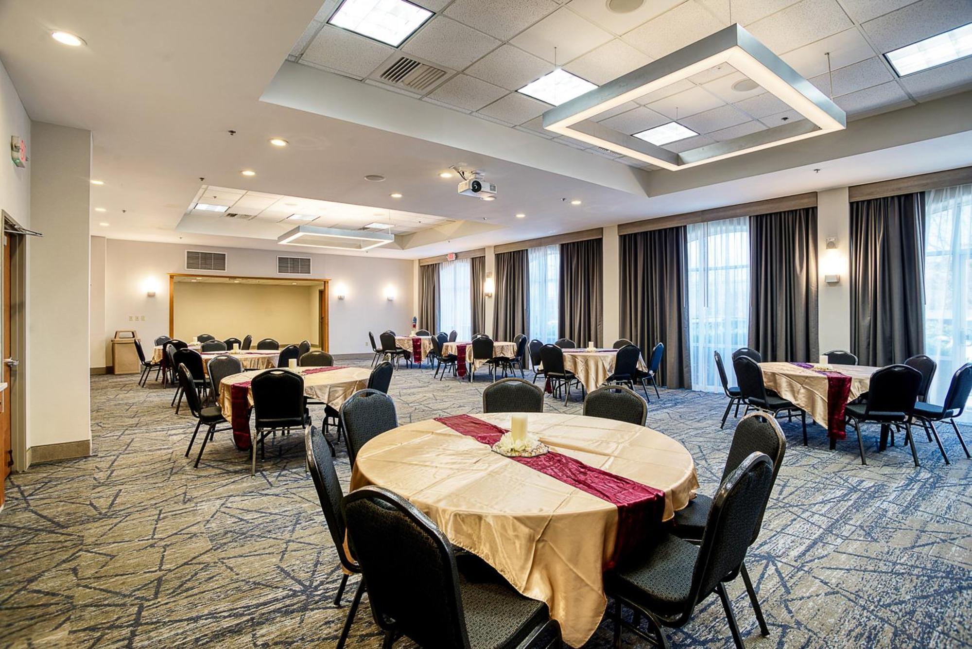 Holiday Inn Express La Plata By Ihg Екстериор снимка