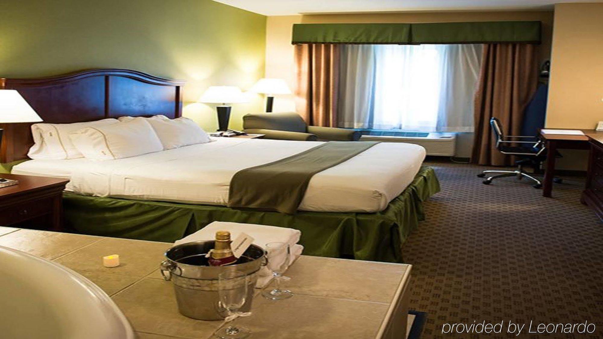 Holiday Inn Express La Plata By Ihg Екстериор снимка
